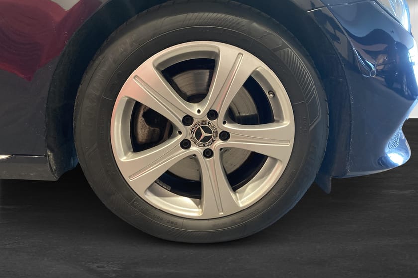 Bild 5 av Mercedes-Benz E 220 T d 4MATIC KOMBI / Drag / Värmare / 360 Kamera