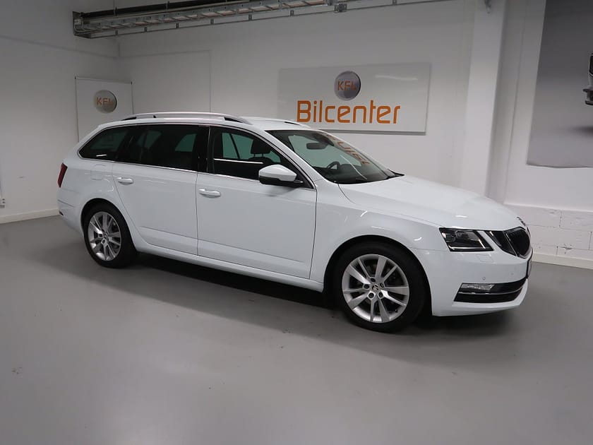 Bild 4 av Škoda Octavia Kombi Skoda 1.8 TSI 4x4 Style V-Däck ingår CANTON-Drag-Kamera-Värma