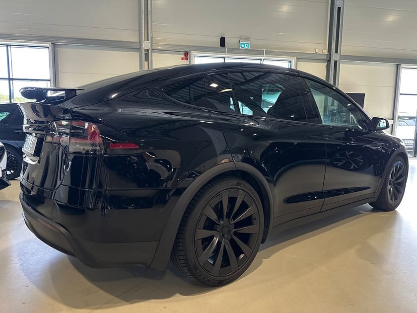 Bild 4 av Tesla Model X 7-sits, Yoke, Luftfjädring, MOMS, Svensksåld