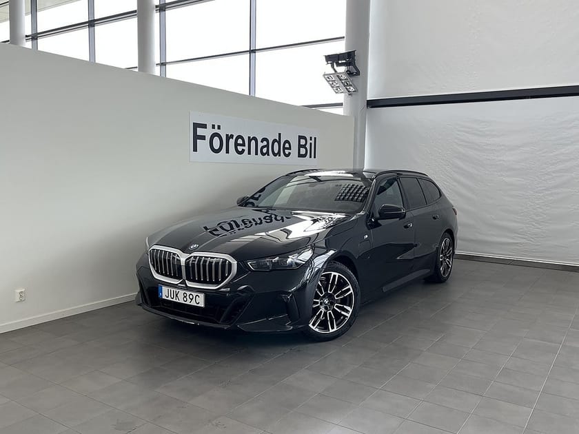 Bild 1 av BMW 530e xDrive Touring M Sport Panorama Drag H/K Rattvärme