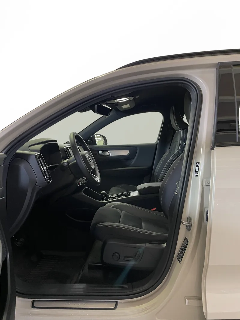 Bild 12 av 16 – Volvo XC40 B4 FWD Bensin Plus Dark