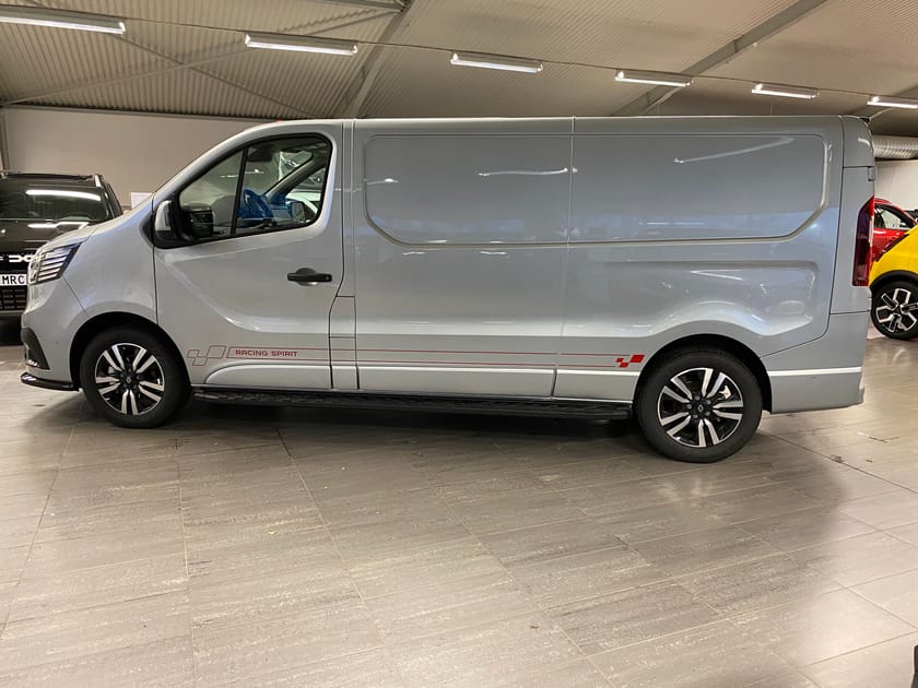 Bild 3 av Renault Trafic Skåpbil Racing Spirit L2H1 170 Automat / värmare med fjärr / adaptiv farthållare