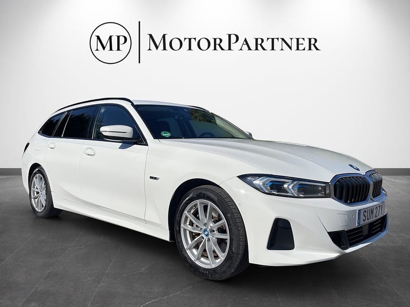 Bild 1 av BMW 330e xDrive Touring Drag HUD Kamera Widescreen Halv-Skinn MOMS