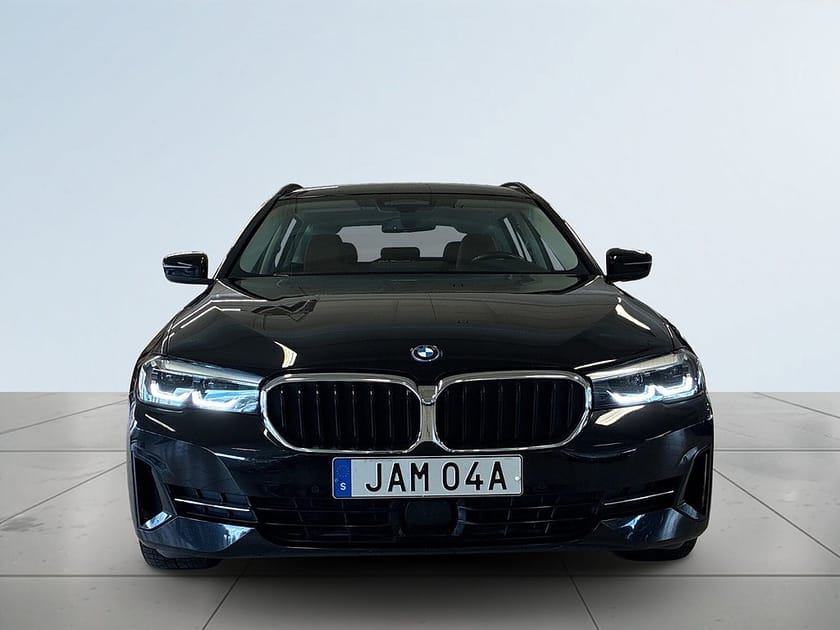 Bild 2 av BMW 530e xDrive Touring MOMS Drag Kamera Rattvärme Navi S&V-däck