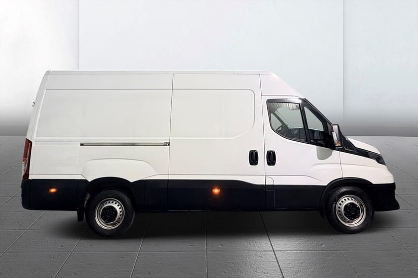 Bild 4 av Iveco Daily 35-140 Van 2.3 Hi-Matic L3H2 Aut 3-sits Värmare 136hk