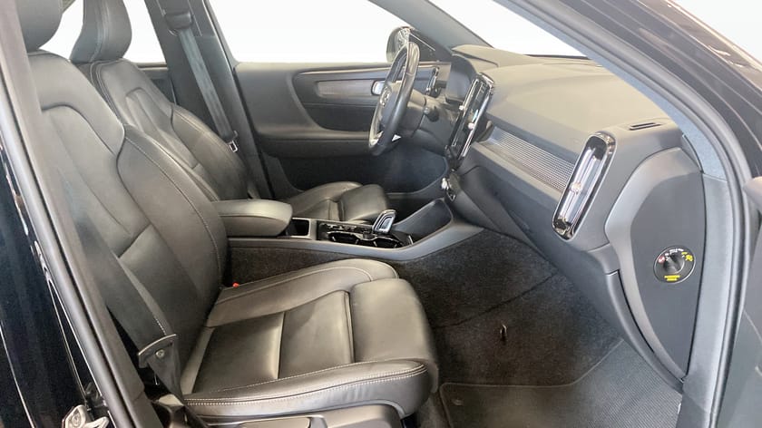 Bild 3 av Volvo XC40 T3 Geartronic 163hk Backkamera - Drag - Navi - R-Design