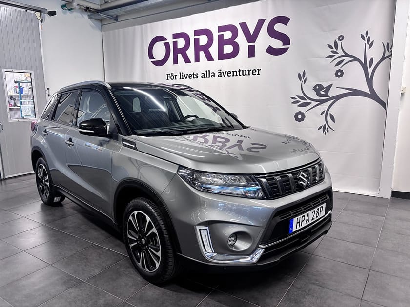 Bild 1 av Suzuki Vitara HEV CNG AllGrip Hybrid Inclusive, Drag, V-hjul, Nyservad