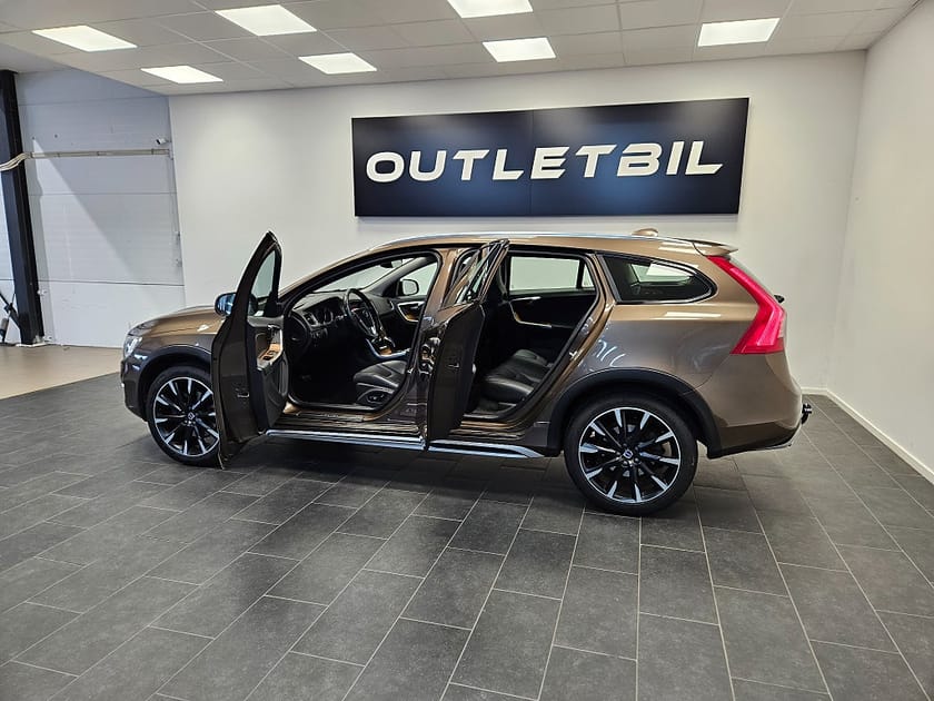 Bild 3 av Volvo V60 Cross Country D3 150hk Geartronic Classic Summum Läder Navi PDC Drag