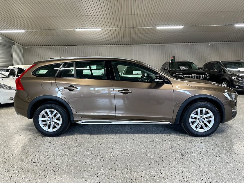 Bild 2 av Volvo V60 Cross Country D3 Geartronic Momentum Euro 6 1 Ägare Kamrem Nybytt