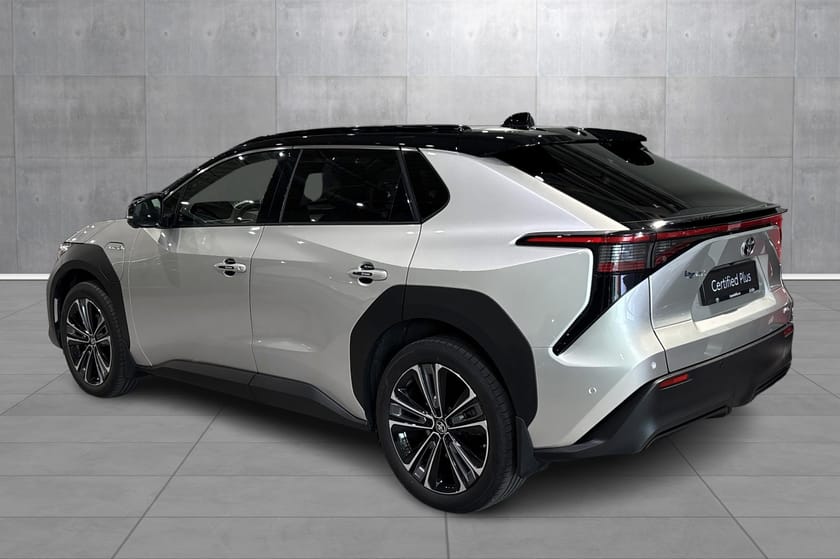 Bilde 3 av Toyota bZ4X AWD Execuitve Bitone, glasstak, skinn, kamera, navi
