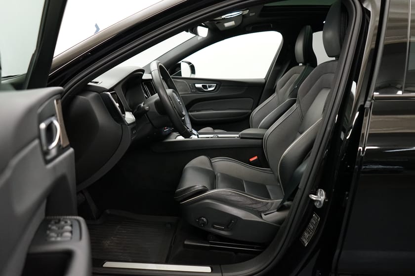 Bild 5 av Volvo XC60 Recharge T8 Ultimate Dark, HarmanKardon PremiumSound, Taklucka