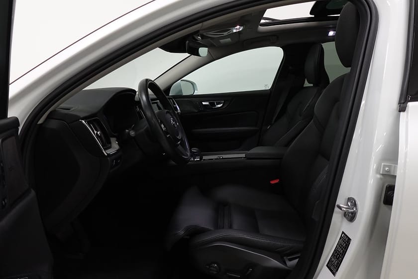 Bild 4 av Volvo V60 Cross Country B4 AWD Advpro Skinn Drag Pano D-Värme 360° H/K MOMS Nav