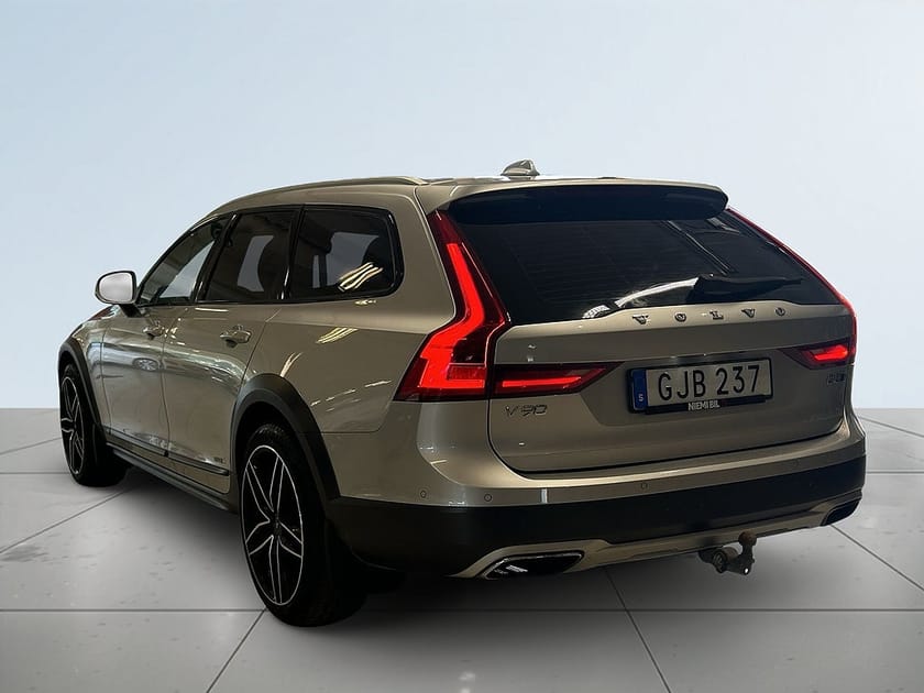 Bild 5 av Volvo V90 Cross Country D5 AWD Polestar Drag Dvärmare HuD B&W-ljud Panorama S&V