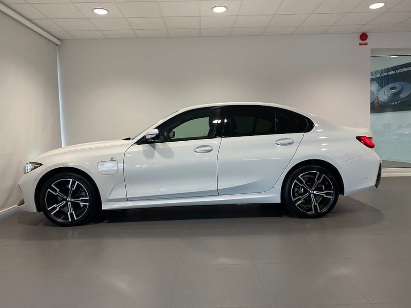 Bild 2 av BMW 330e xDrive Sedan