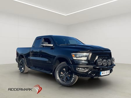 RAM 1500 Quad Cab Dodge Rebel 5.7 4x4 Drag Skinn Taklucka