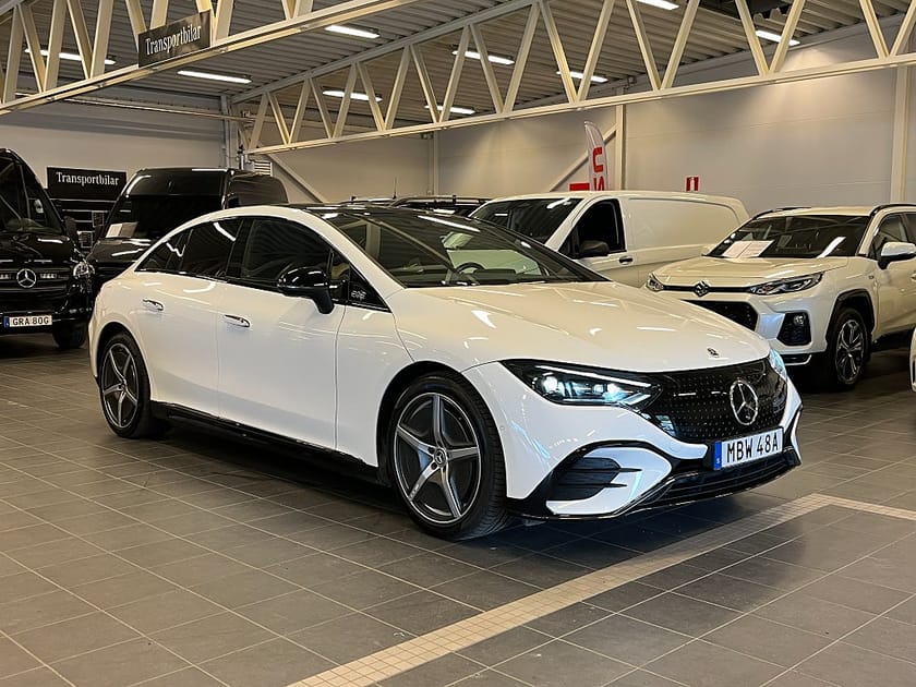 Bild 3 av Mercedes-Benz EQE 300 AMG Line / Pano / Night /