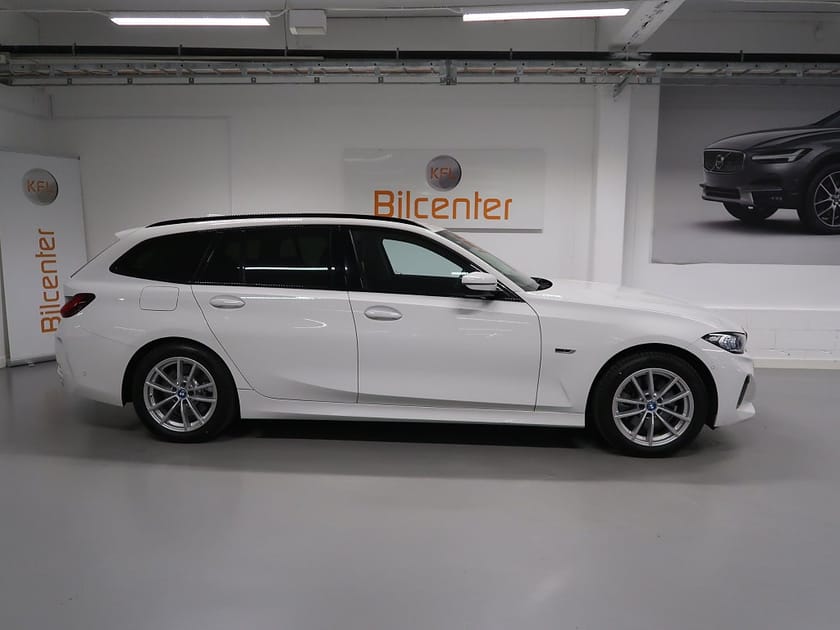 Bild 5 av BMW 330e xDrive Touring Innovation V-Däck ingår HUD-Wide-Drag-Kamera-Ada