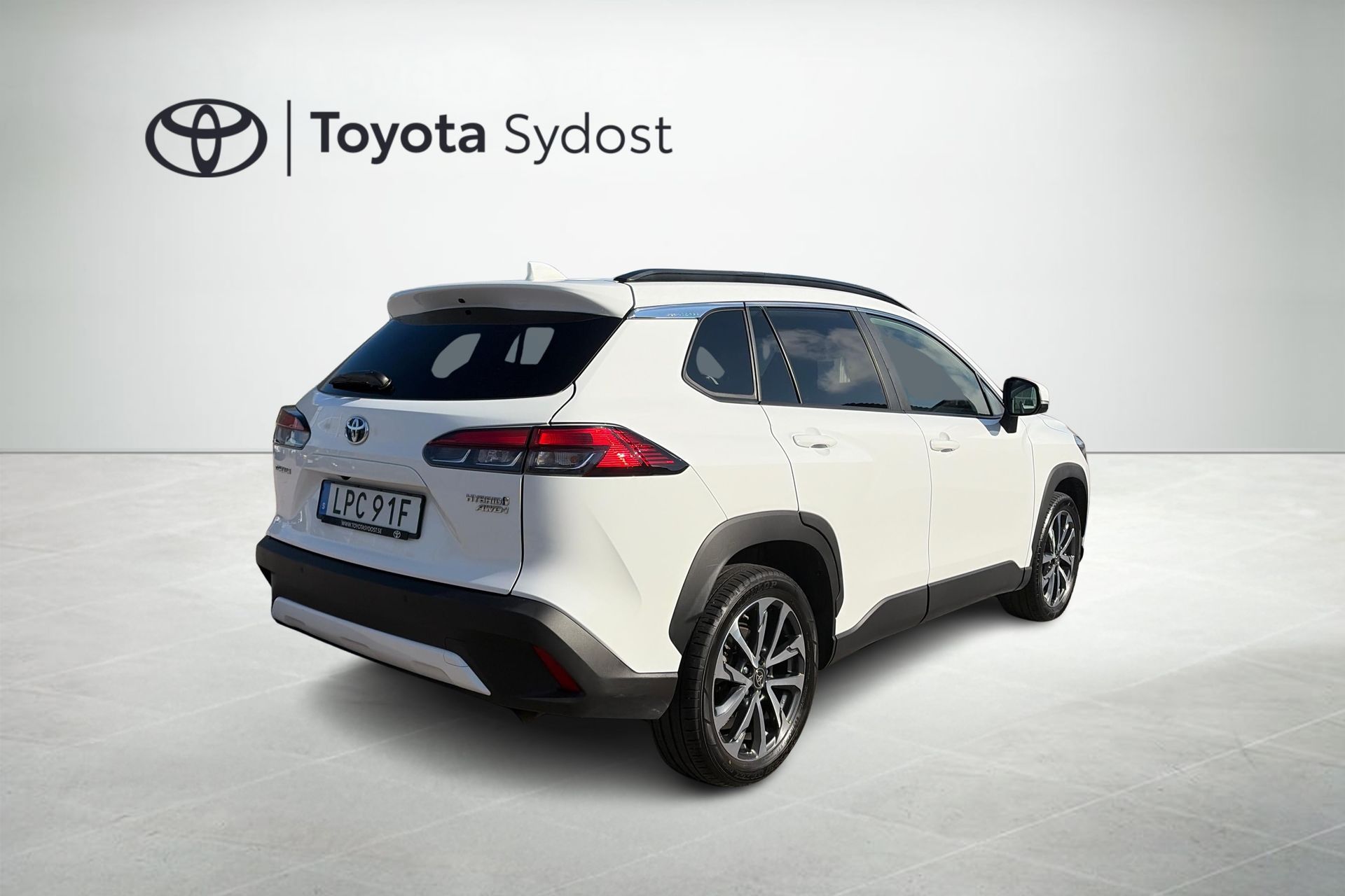 Toyota Corolla Cross Hybrid AWD-i 2023, photo 3/10