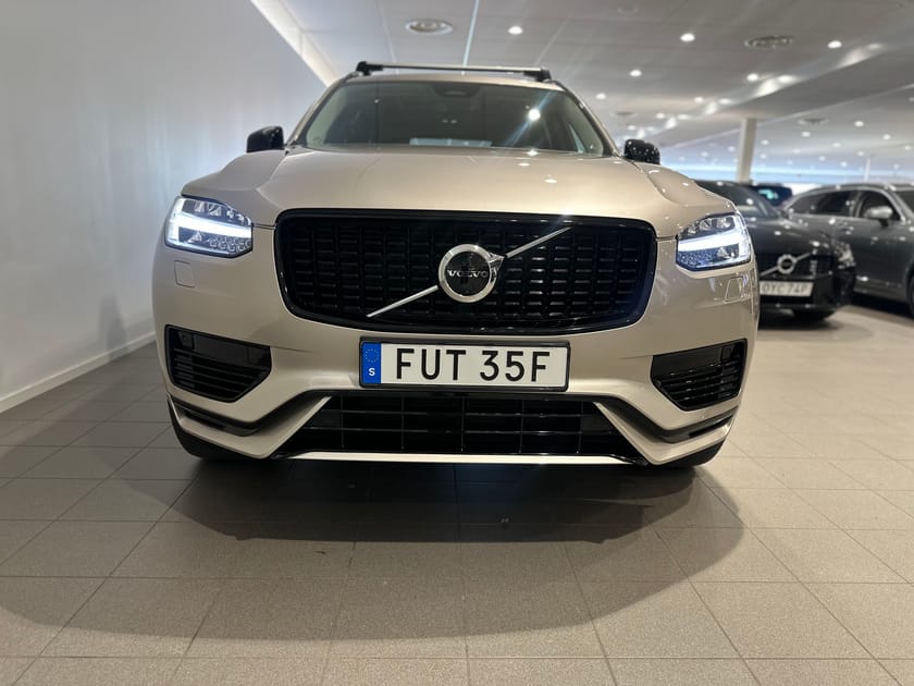 Bild 2 av Volvo XC90 7-seater Recharge T8 Ultimate Dark/ Dragkrok halvautomatisk/ Panoramatak/ 360 Kamera