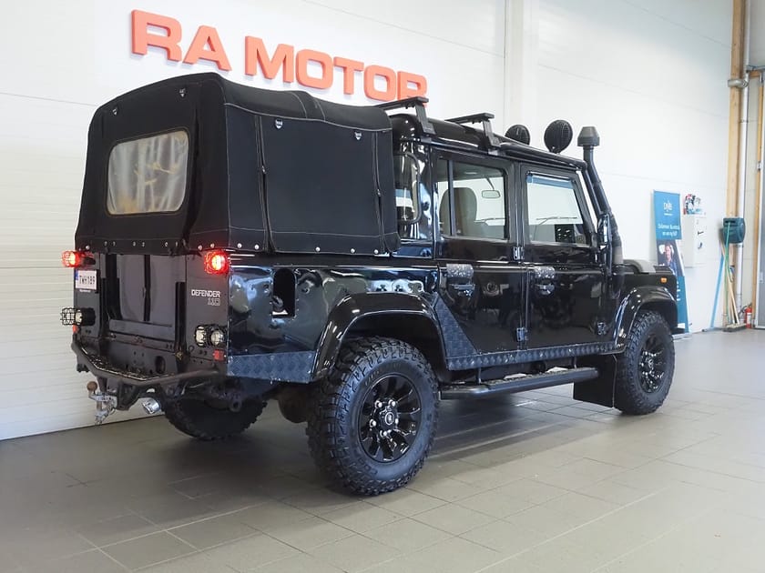 Bild 5 av Land Rover Defender 110 Dubbelhytt Pick Up 4x4 TD5 Black Edition Snorkel Extraljus Drag Pick-Up