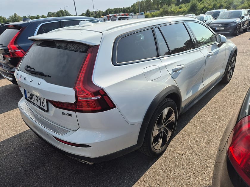 Bild 3 av Volvo V60 Cross Country B4 MILDHYBRID AWD 197HK 4x4 Läder