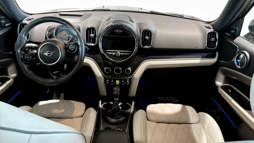 Bild 4 av MINI Countryman Cooper SE ALL4 224 hk / Navi / Harman Kardon / Apple CarPlay / HuD