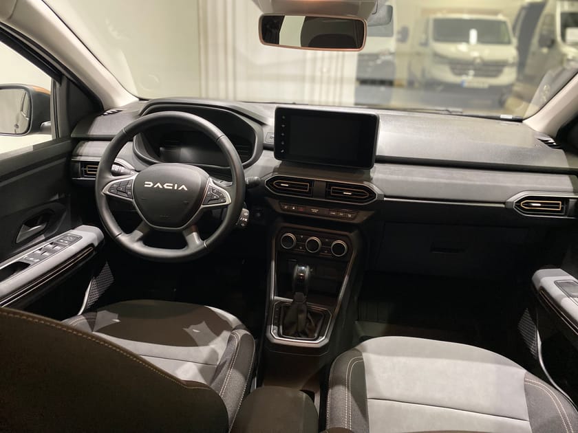 Bild 2 av Dacia Jogger 7-sätes HYBRID 140 extreme 7 platser