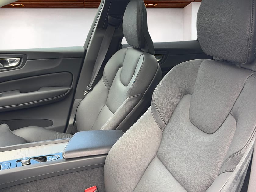 Bild 2 av Volvo XC60 T6 Plus Dark Edition