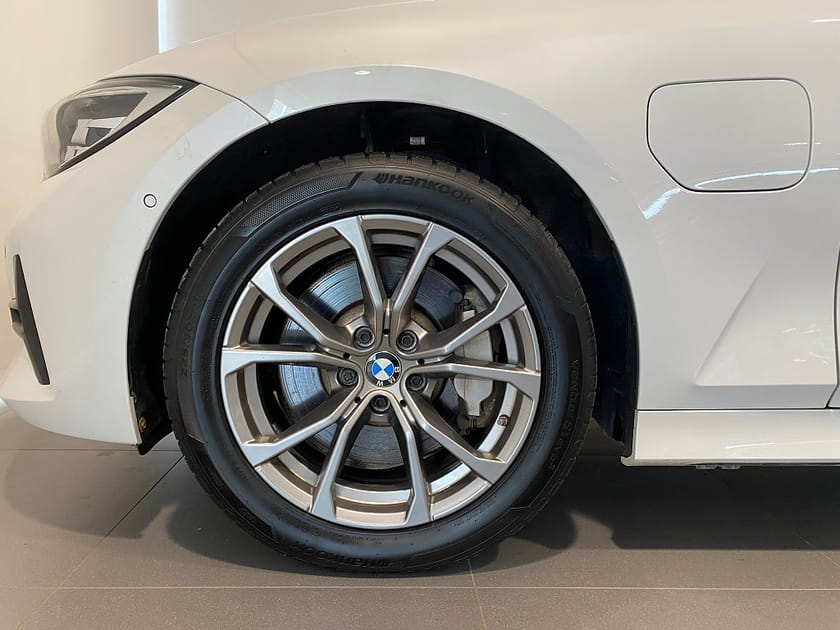 Bild 3 av BMW 330e Sedan