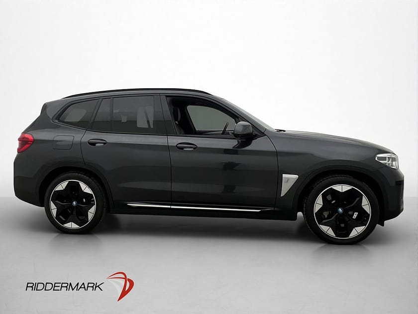Bild 5 av BMW iX3 286hk Pano H/K HUD Skinn Drag 360° Cockpit