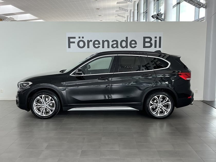 Bild 3 av BMW X1 xDrive25e Model xLine Drag Panorama Head-Up Park Assist