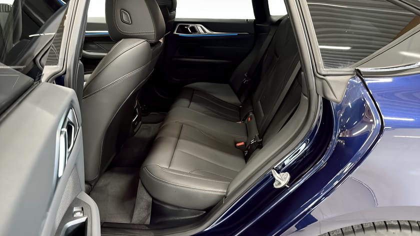 Bild 5 av BMW i4 M60 xDrive Gran Coupé M Sport Innovation Comfort Hifi Drag 360-kamera