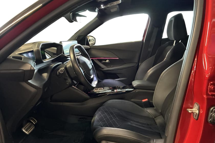 Bilde 5 av Peugeot e-2008 GT 136hk
