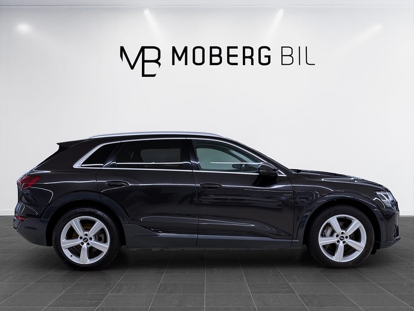 Bild 4 av Audi Q8 55 e-tron quattro 408hk Drag B-Kamera Läder