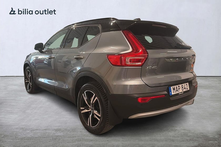 Bild 3 av Volvo XC40 D4 AWD Momentum Intro Edt Pano B-kam Drag Skinn Navi