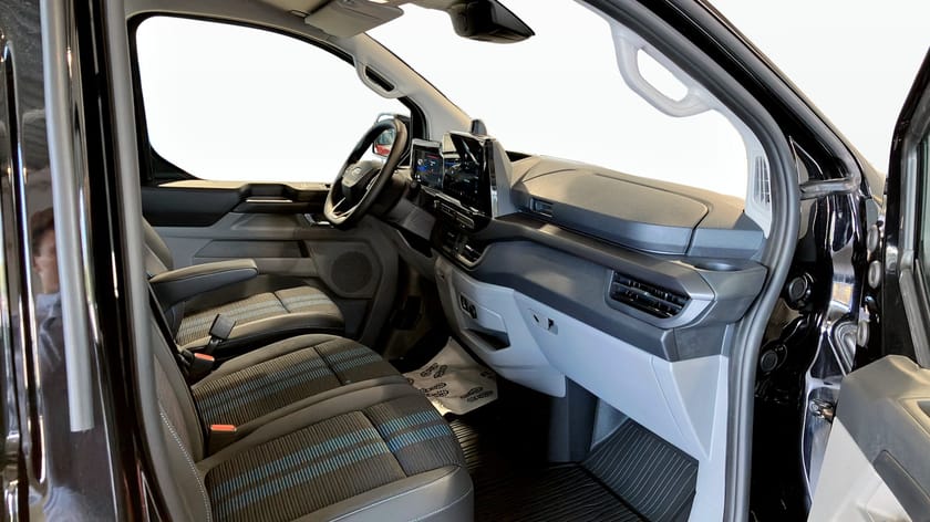 Bild 3 av Ford E-Transit Custom 340 AWD Sports van | 286hk | | 340L | 360 kamera |