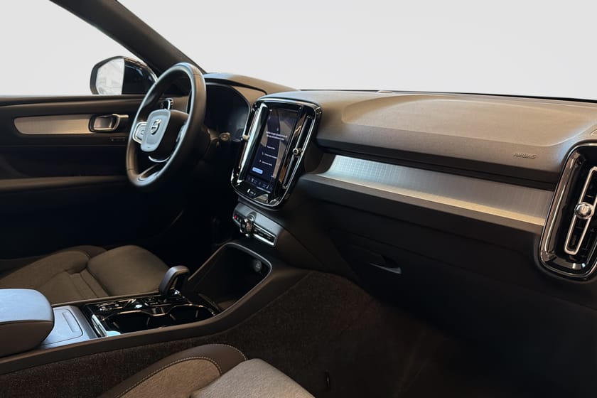 Bild 1 av Volvo XC40 B3 FWD Bensin Plus Dark