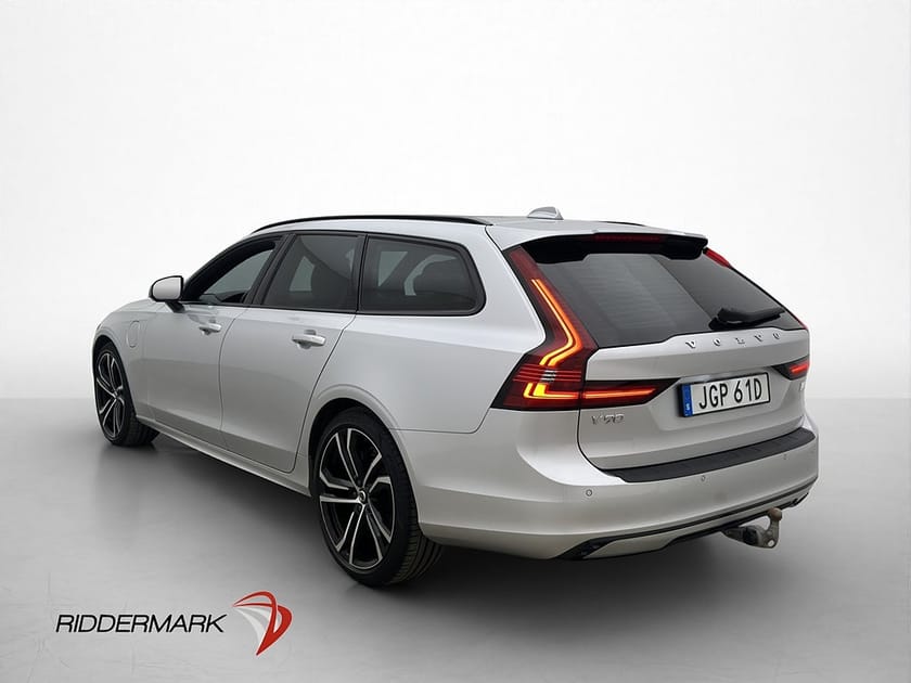 Bild 5 av Volvo V90 T8 AWD R-Design Värmare H/K Dragkrok HUD Pano 360°