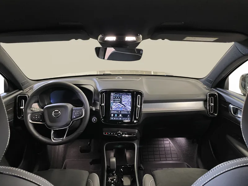 Bild 13 av 16 – Volvo XC40 B4 FWD Bensin Plus Dark