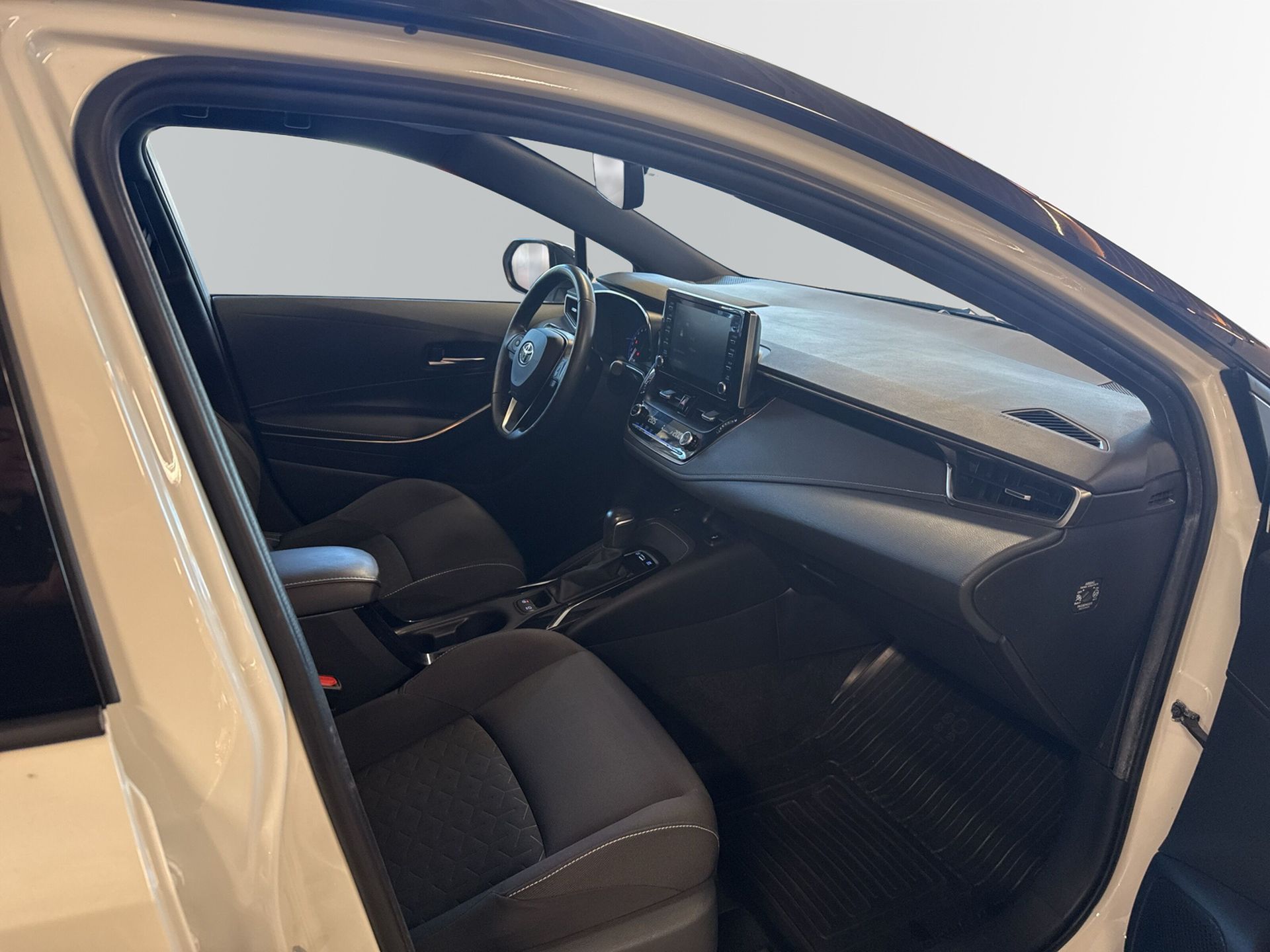 Toyota Corolla Hybrid 2020, bild 7/10