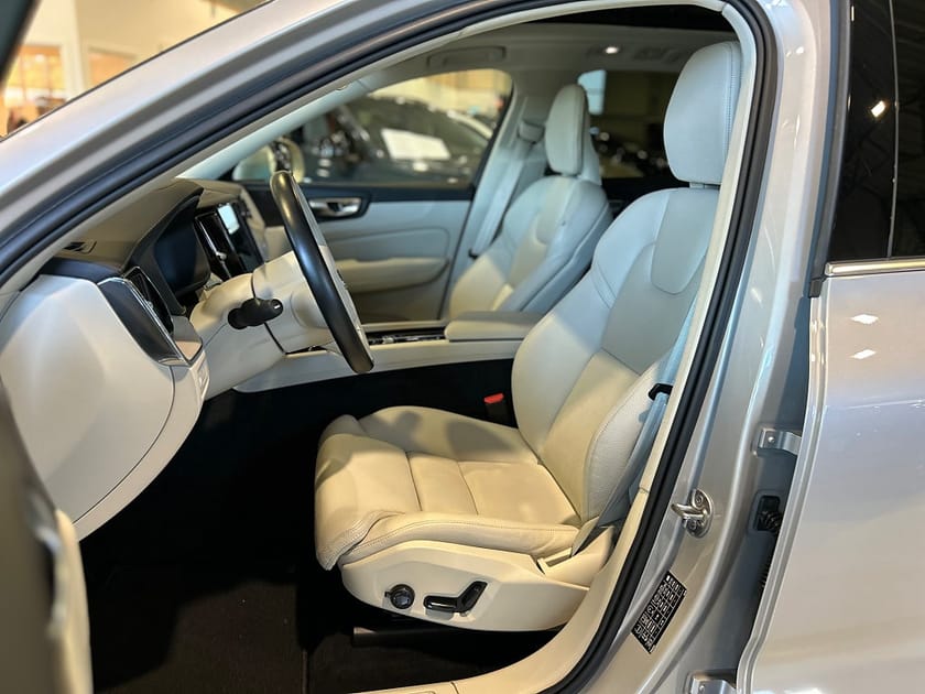 Bild 5 av Volvo XC60 Recharge T8 AWD Geartronic Inscription H/K /Pano /Drag