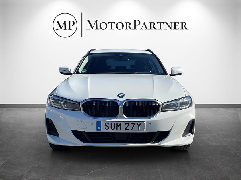 Bild 3 av BMW 330e xDrive Touring Drag HUD Kamera Widescreen Halv-Skinn MOMS