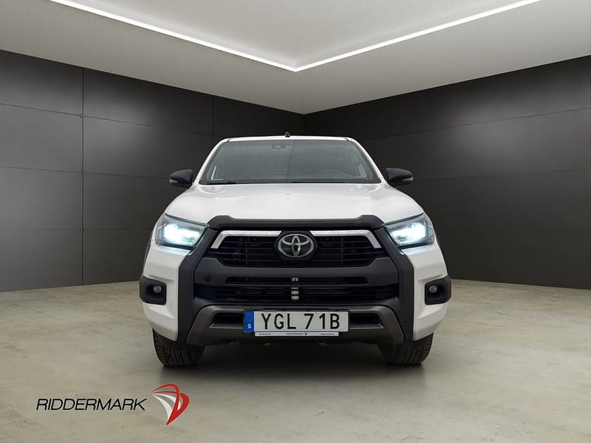 Bild 5 av Toyota Hilux Dubbelhytt Invincible 2.8 4WD M/K-Värm Drag JBL Kåpa Moms