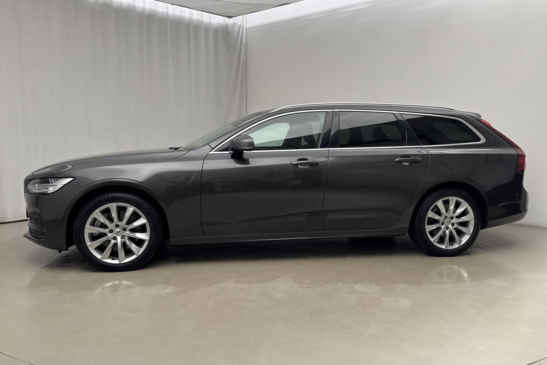 Volvo V90 B4 AWD 2021, photo 2/10