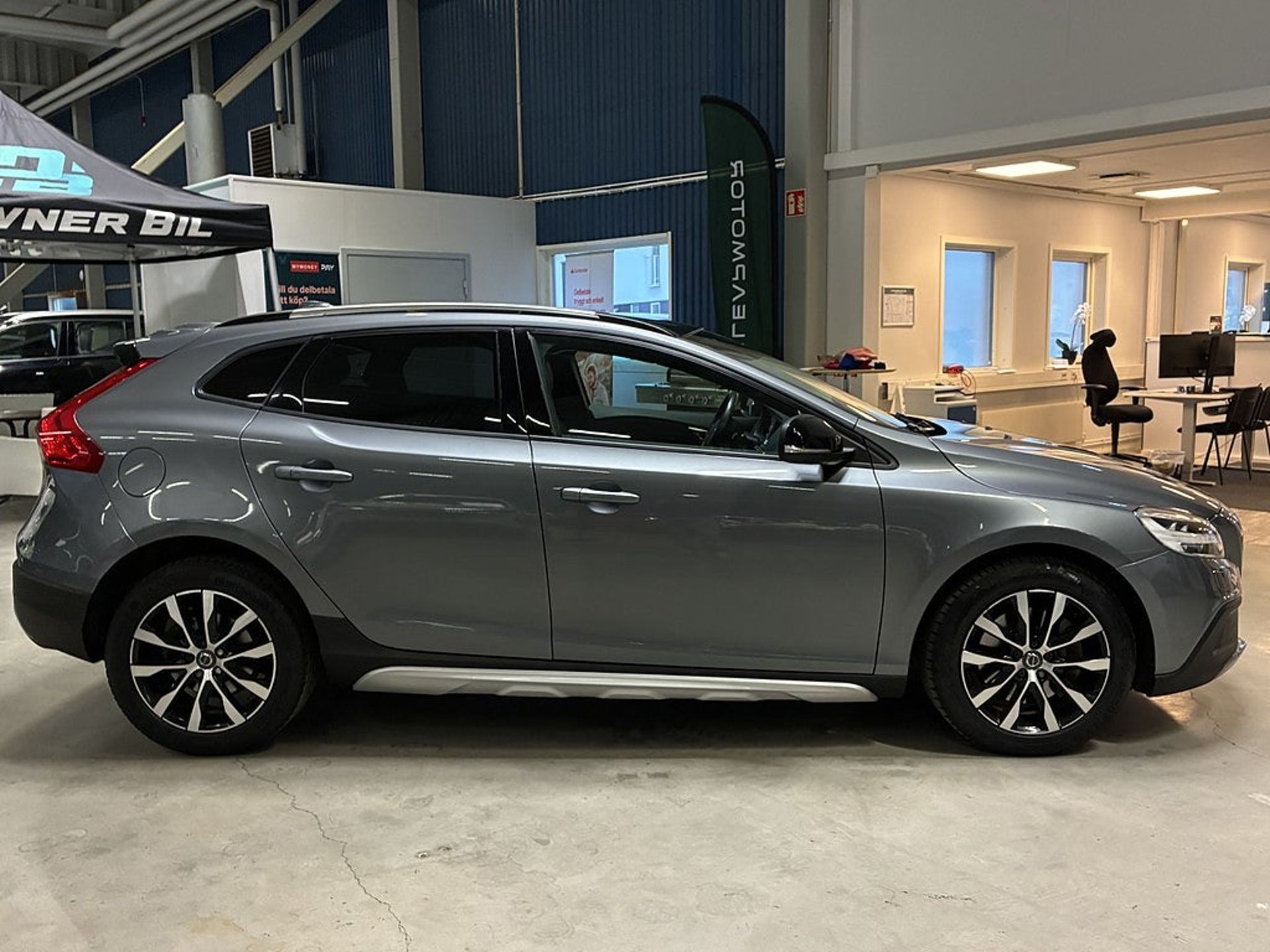 Volvo V40 Cross Country 2019, photo 3/10