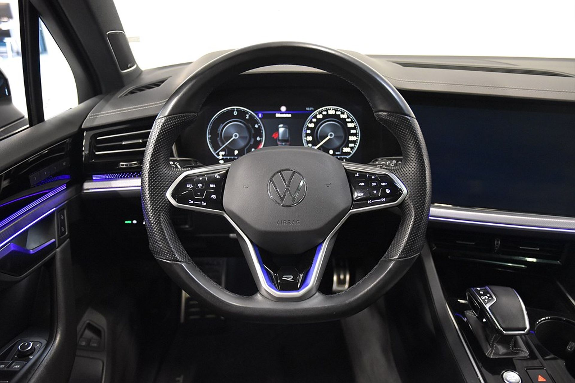 Volkswagen Touareg R eHybrid 2023, photo 4/10