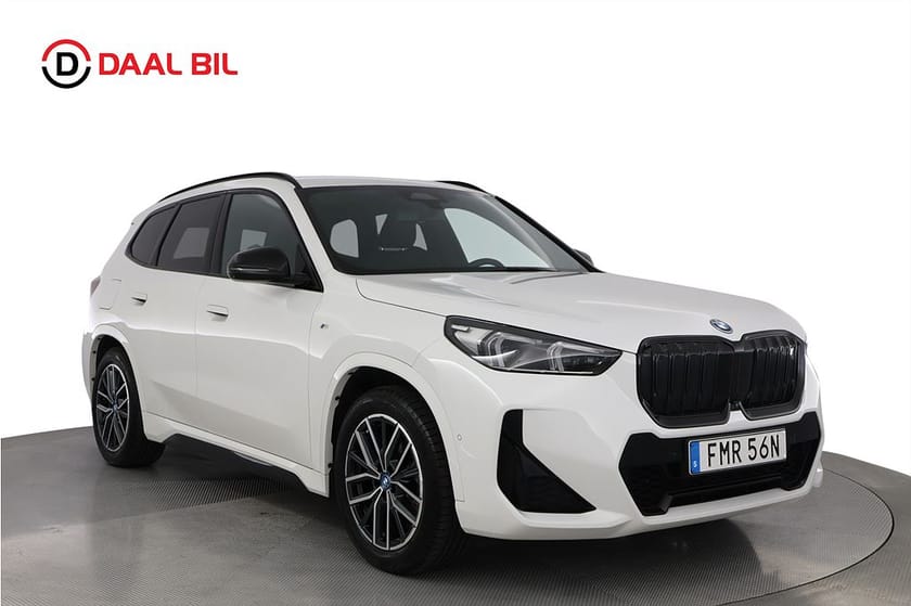 Bild 3 av BMW iX1 xDrive30 64,7 kWh 306HK M-SPORT DRAG P-VÄRM HUD 3D-VIEW