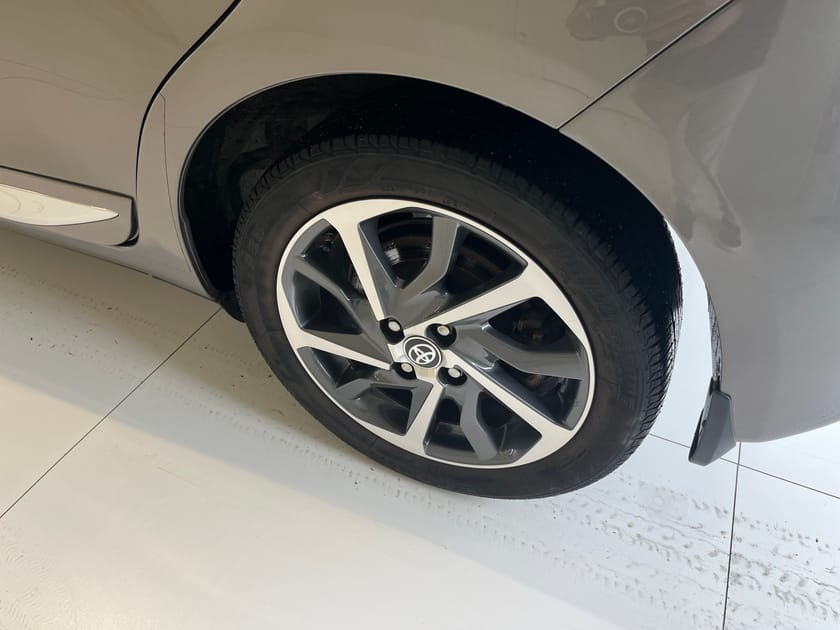 Bild 5 av Toyota Yaris Hybrid Fin bil med låga mil