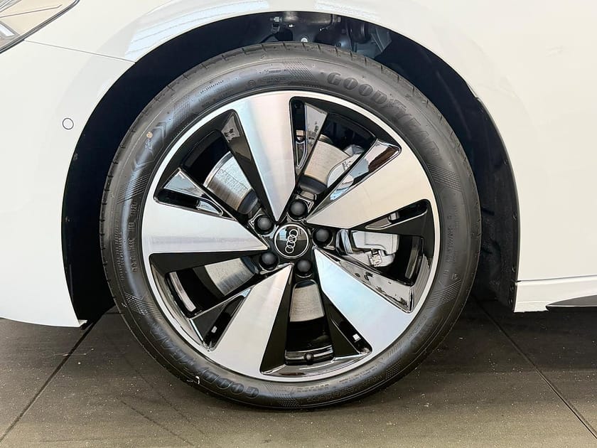 Bild 4 av Audi A5 Avant e-hybrid quattro 220kw S-line/Backkamera/Värmare