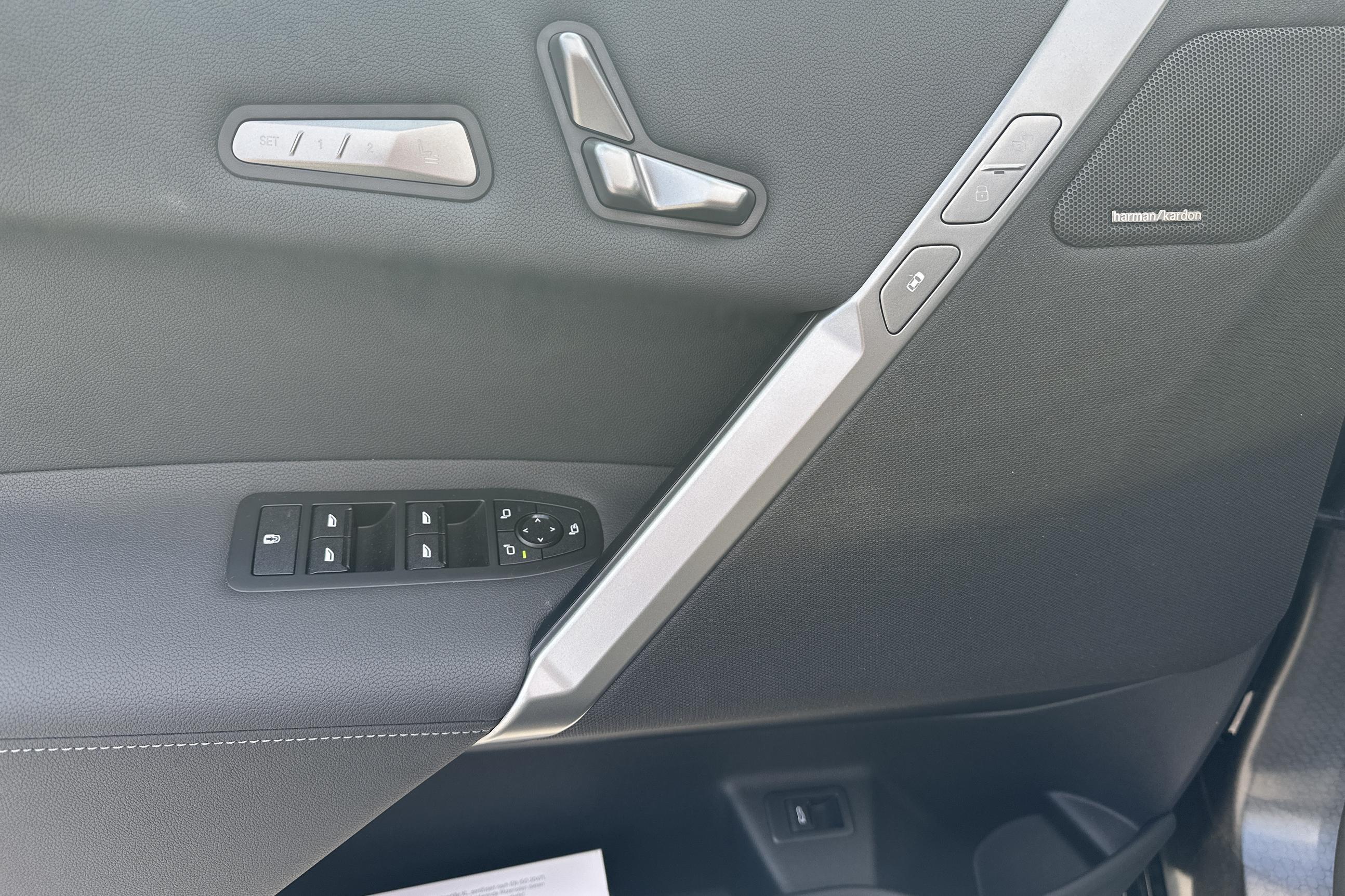 BMW iX xDrive60, 544ps, 2026